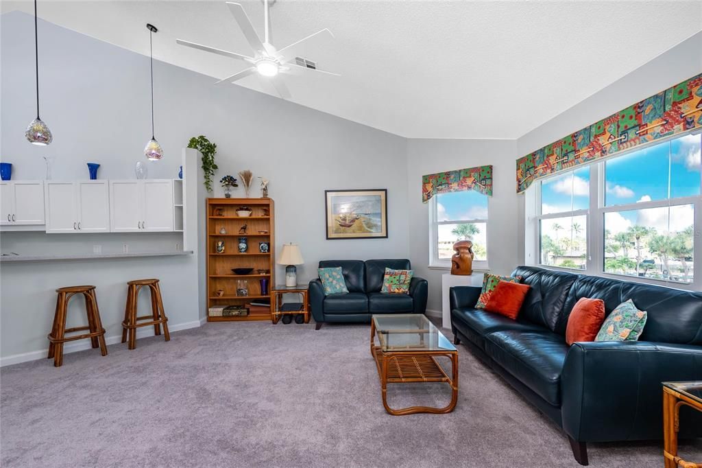 На продажу: $470,000 (2 спален, 2 ванн, 1270 Квадратных фут)