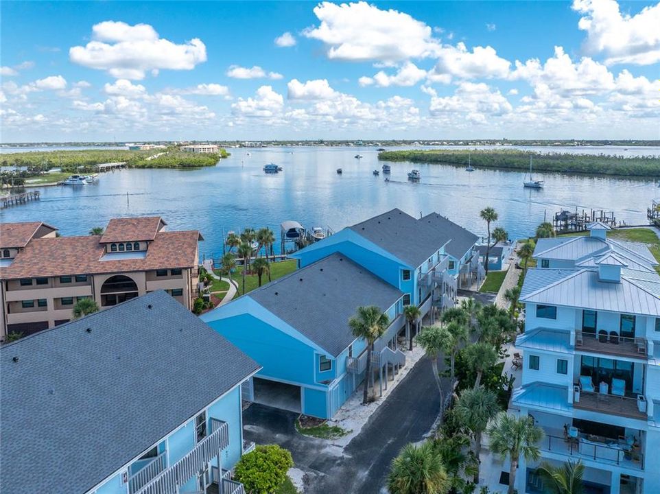 На продажу: $470,000 (2 спален, 2 ванн, 1270 Квадратных фут)