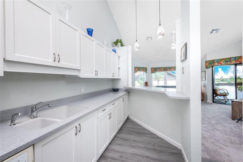 На продажу: $470,000 (2 спален, 2 ванн, 1270 Квадратных фут)