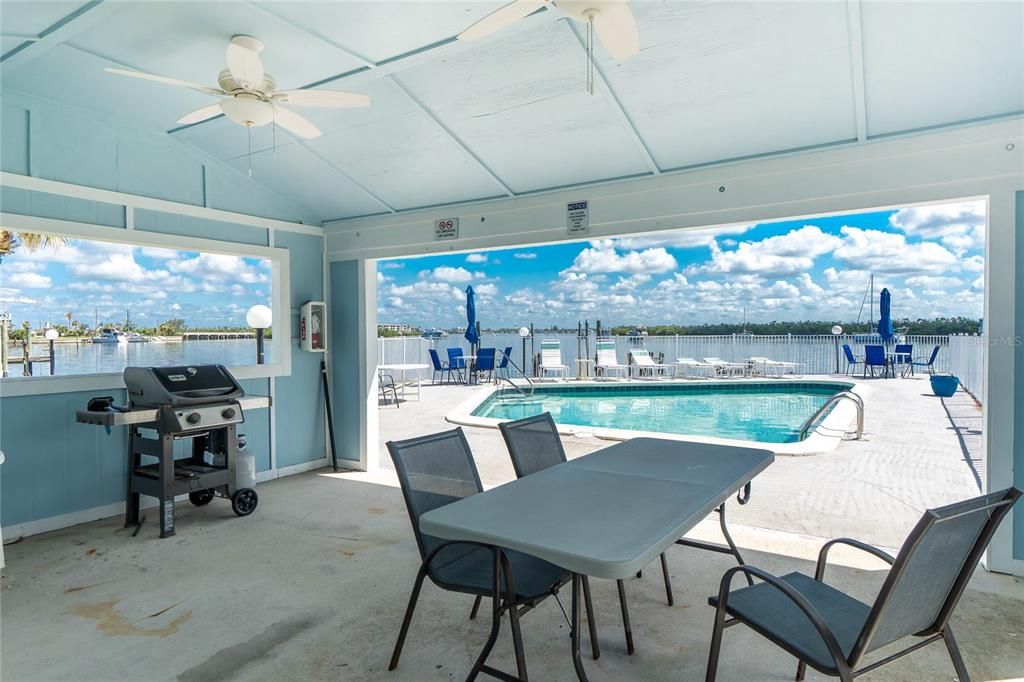 На продажу: $470,000 (2 спален, 2 ванн, 1270 Квадратных фут)