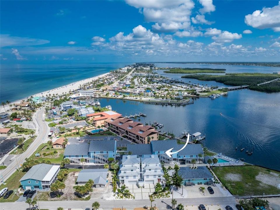 На продажу: $470,000 (2 спален, 2 ванн, 1270 Квадратных фут)