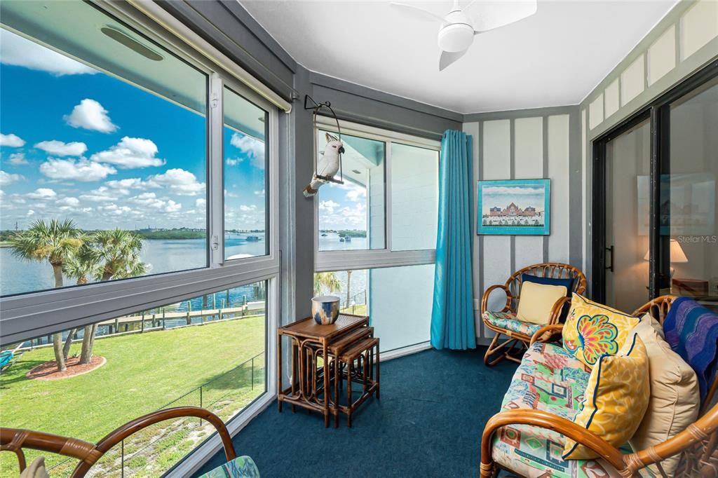 На продажу: $470,000 (2 спален, 2 ванн, 1270 Квадратных фут)