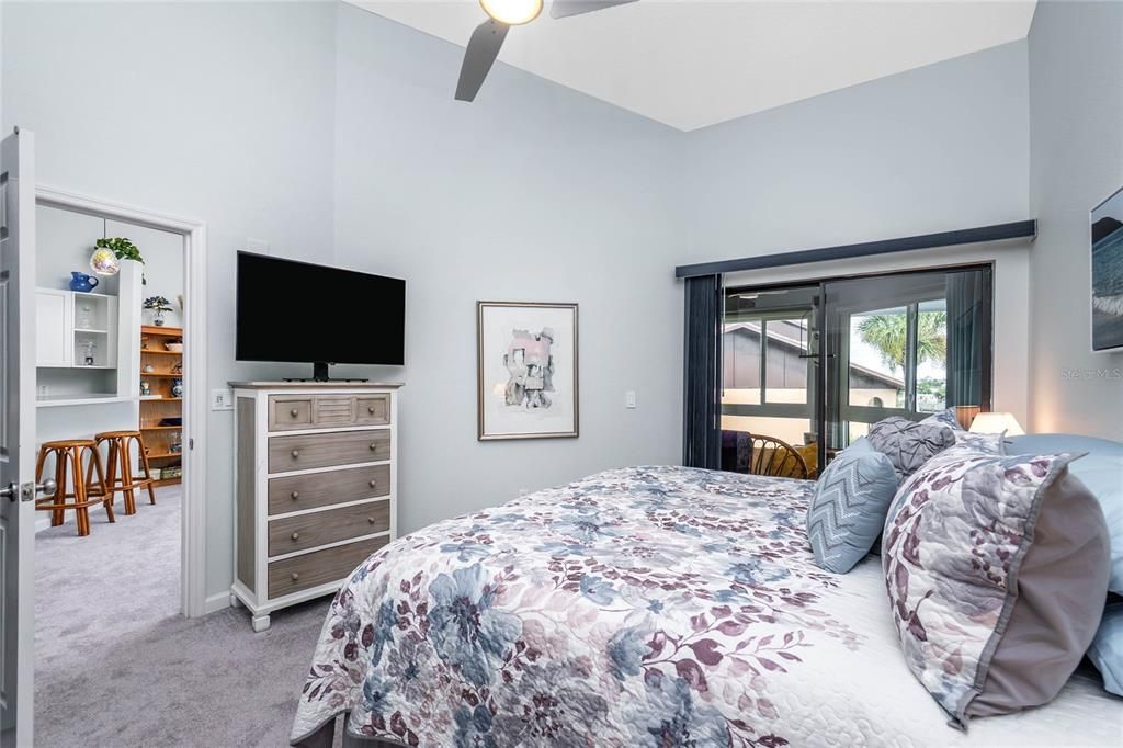 На продажу: $470,000 (2 спален, 2 ванн, 1270 Квадратных фут)