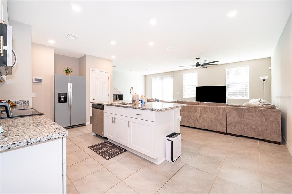 En Venta: $344,000 (3 camas, 2 baños, 1570 Pies cuadrados)