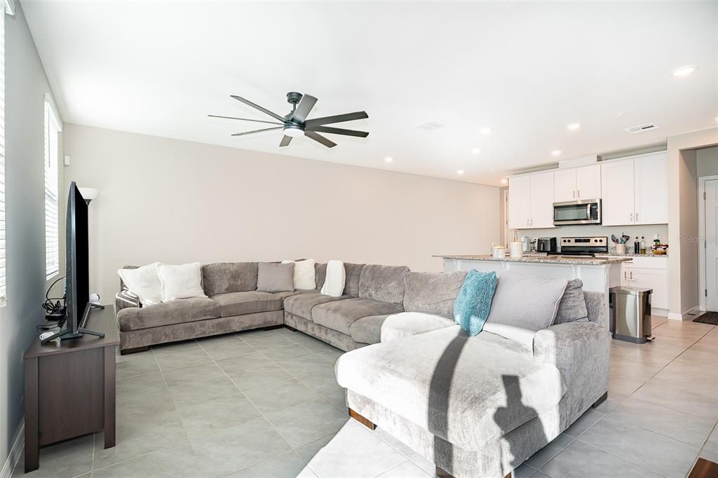 En Venta: $344,000 (3 camas, 2 baños, 1570 Pies cuadrados)