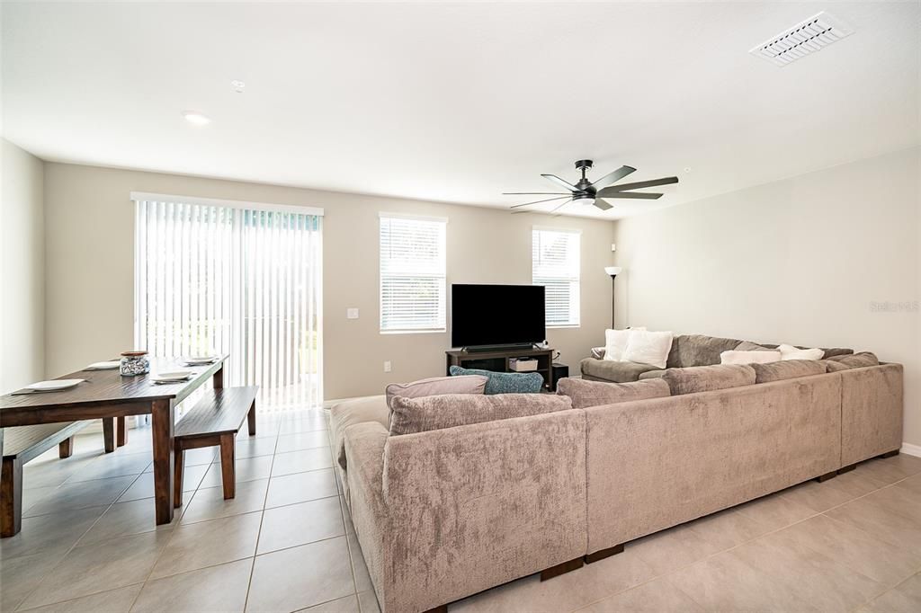 En Venta: $344,000 (3 camas, 2 baños, 1570 Pies cuadrados)