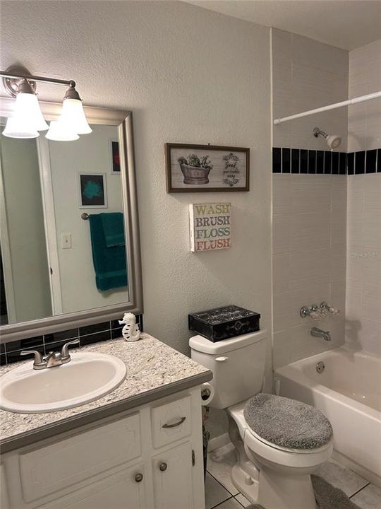 待售: $315,000 (4 贝兹, 3 浴室, 1444 平方英尺)