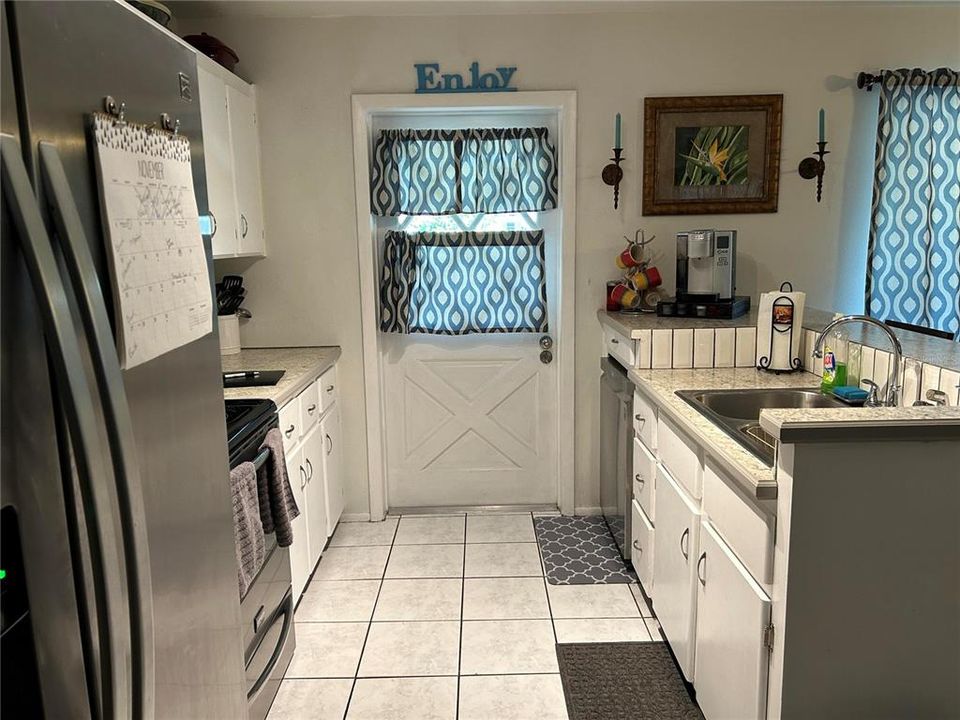 待售: $315,000 (4 贝兹, 3 浴室, 1444 平方英尺)