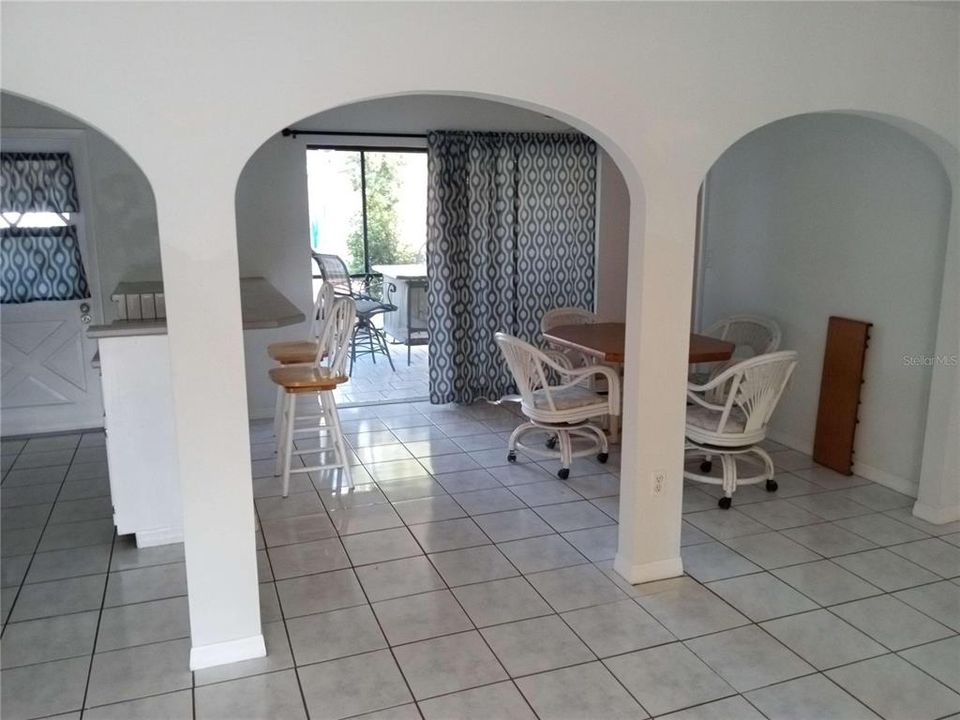 待售: $315,000 (4 贝兹, 3 浴室, 1444 平方英尺)