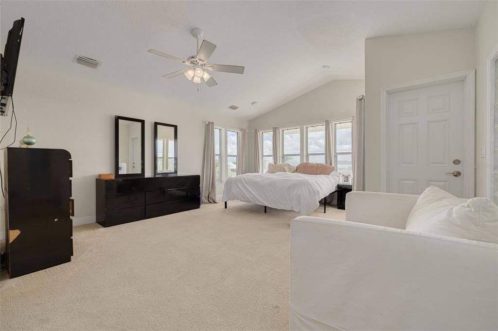 待售: $1,100,000 (5 贝兹, 3 浴室, 3761 平方英尺)