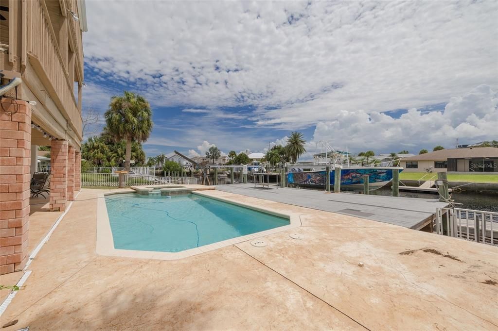 待售: $1,100,000 (5 贝兹, 3 浴室, 3761 平方英尺)