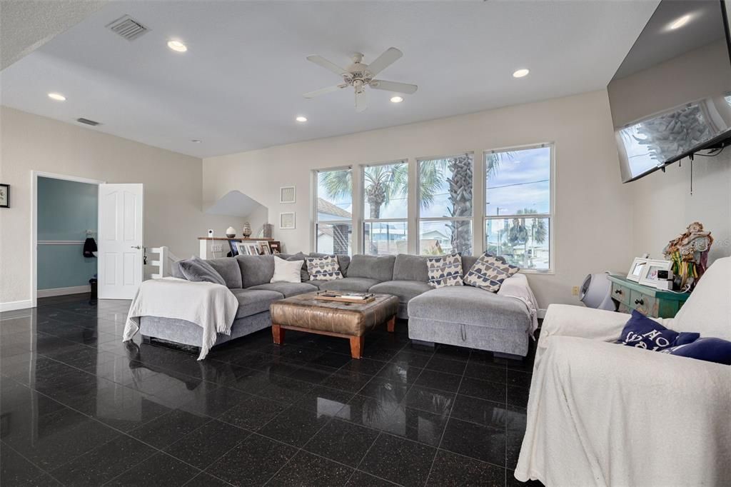 待售: $1,100,000 (5 贝兹, 3 浴室, 3761 平方英尺)