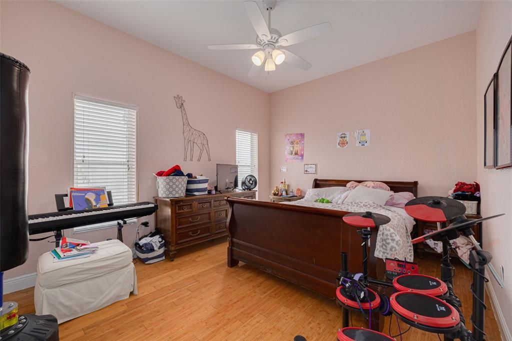 待售: $1,100,000 (5 贝兹, 3 浴室, 3761 平方英尺)