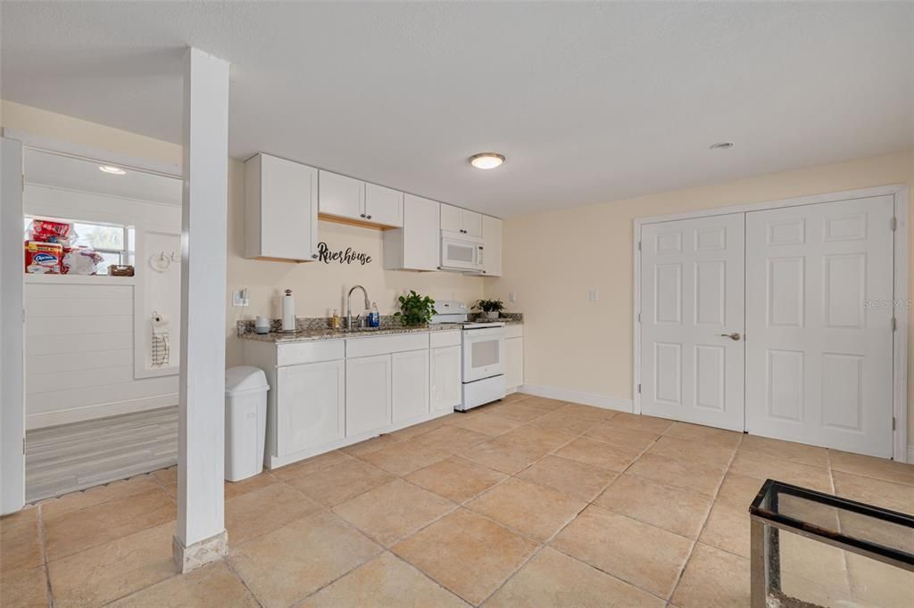 待售: $1,100,000 (5 贝兹, 3 浴室, 3761 平方英尺)