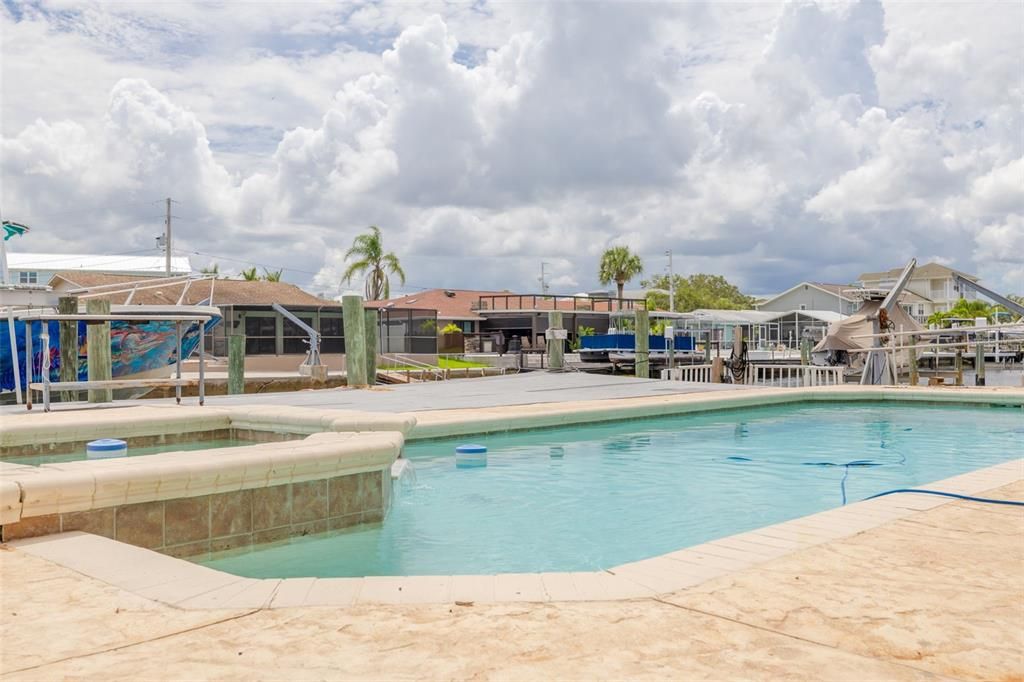 待售: $1,100,000 (5 贝兹, 3 浴室, 3761 平方英尺)