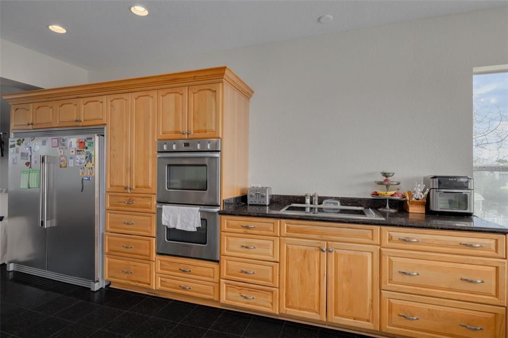 待售: $1,100,000 (5 贝兹, 3 浴室, 3761 平方英尺)