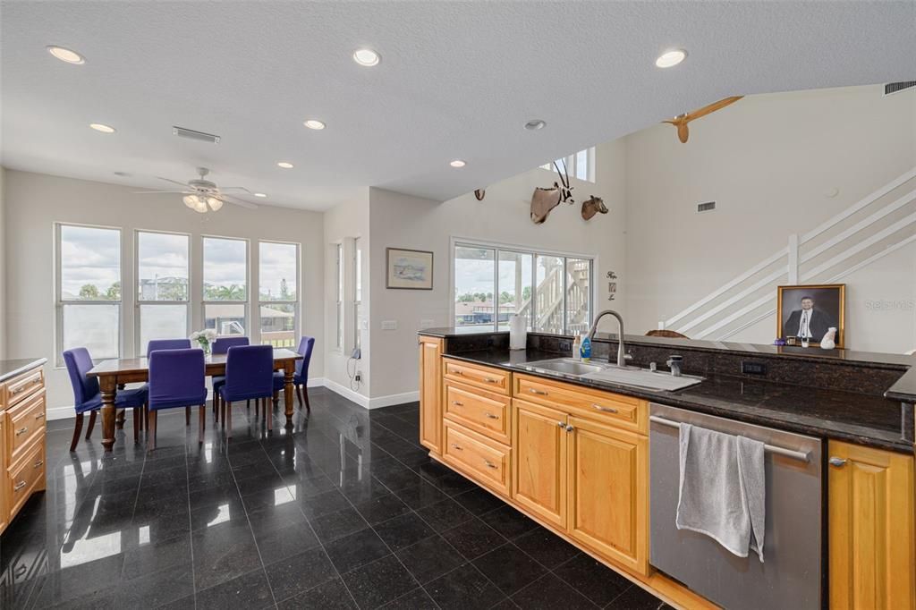 待售: $1,100,000 (5 贝兹, 3 浴室, 3761 平方英尺)