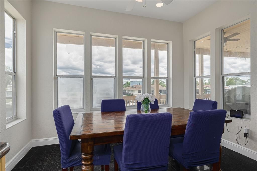 待售: $1,100,000 (5 贝兹, 3 浴室, 3761 平方英尺)