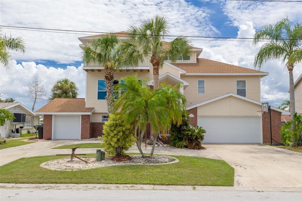 待售: $1,100,000 (5 贝兹, 3 浴室, 3761 平方英尺)