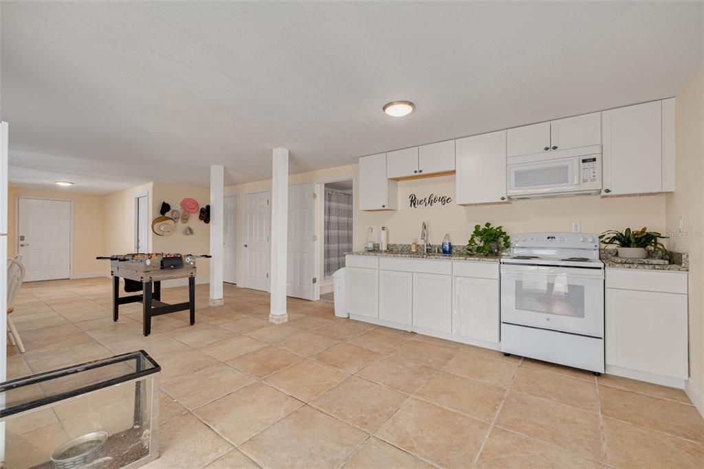 待售: $1,100,000 (5 贝兹, 3 浴室, 3761 平方英尺)