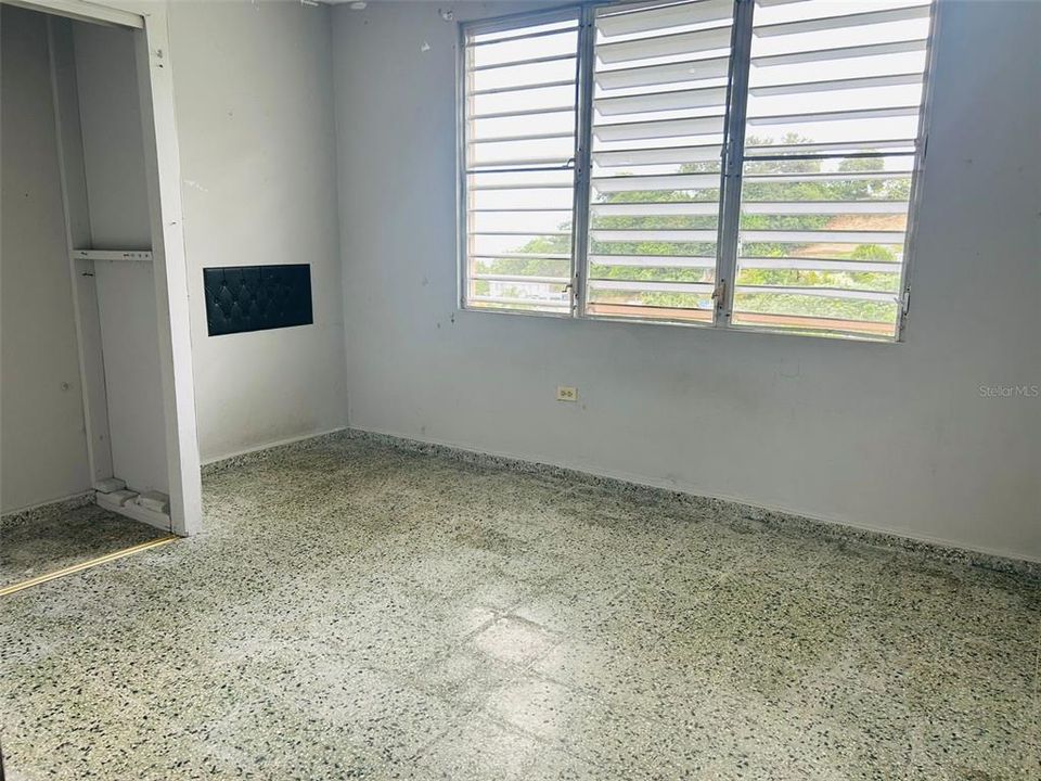 En Venta: $159,000 (4 camas, 3 baños, 1300 Pies cuadrados)