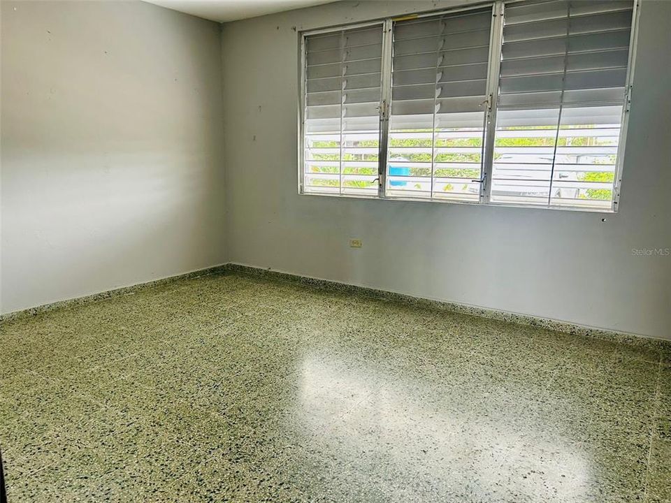 En Venta: $159,000 (4 camas, 3 baños, 1300 Pies cuadrados)