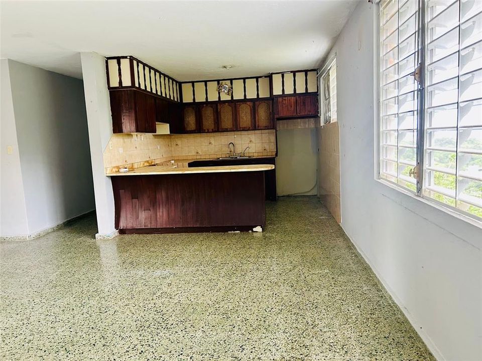 En Venta: $159,000 (4 camas, 3 baños, 1300 Pies cuadrados)