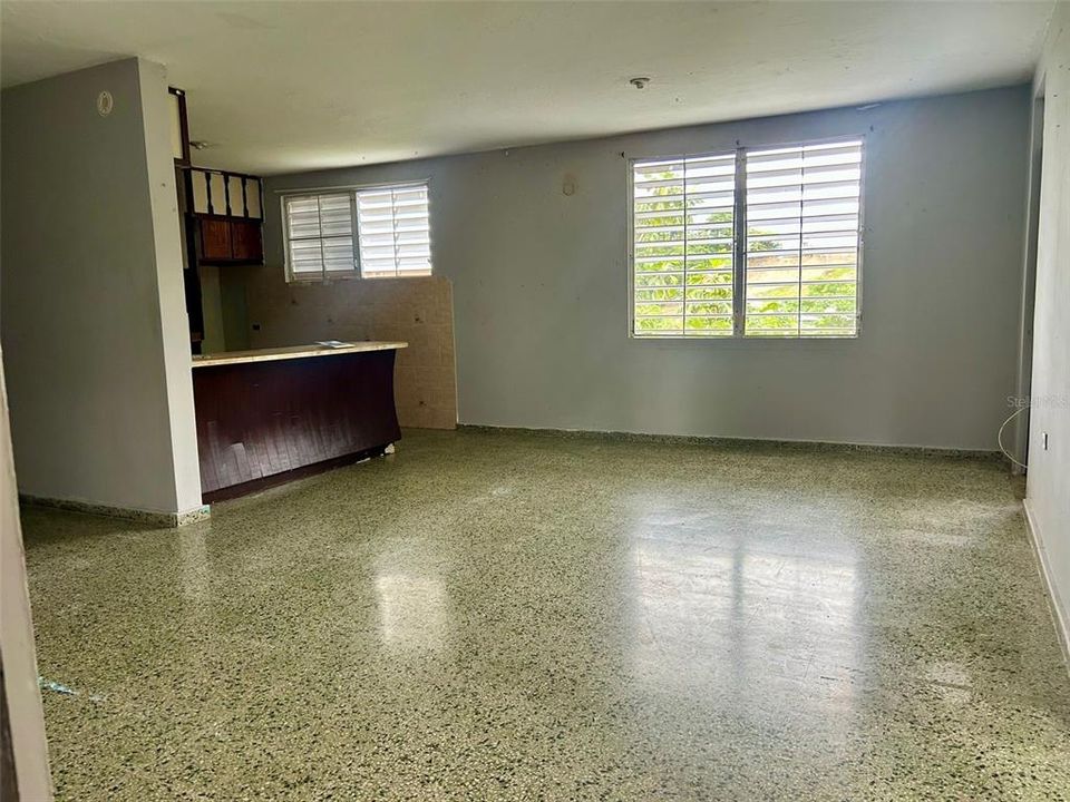 En Venta: $159,000 (4 camas, 3 baños, 1300 Pies cuadrados)