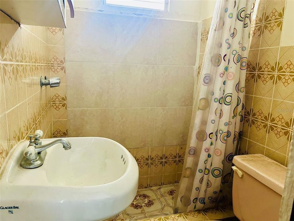 En Venta: $159,000 (4 camas, 3 baños, 1300 Pies cuadrados)