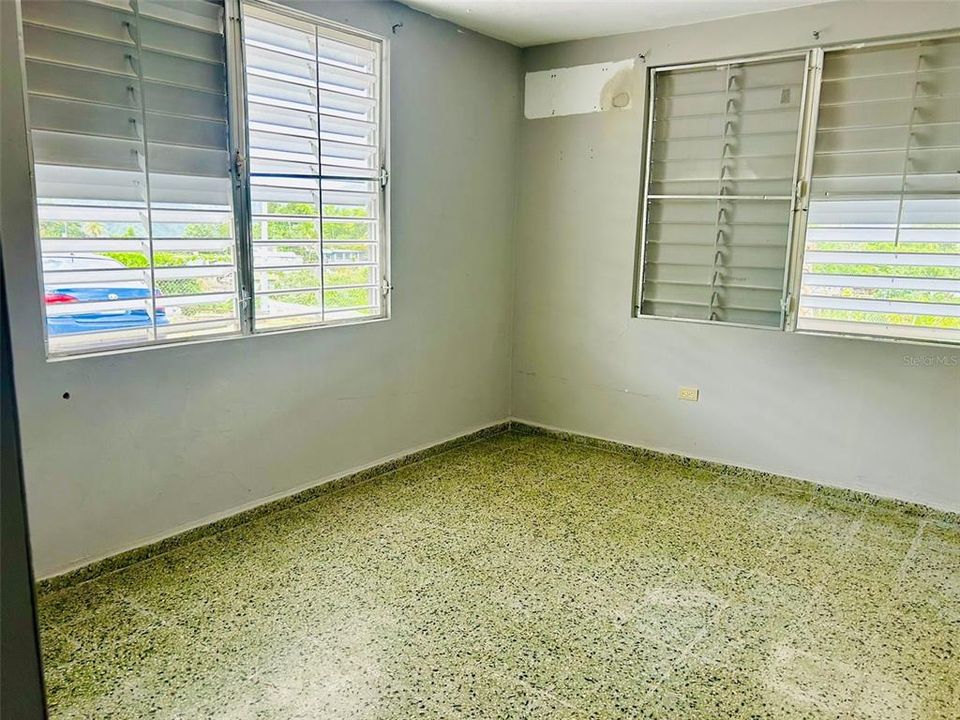 En Venta: $159,000 (4 camas, 3 baños, 1300 Pies cuadrados)
