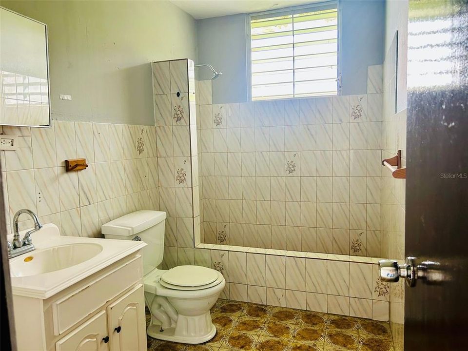 En Venta: $159,000 (4 camas, 3 baños, 1300 Pies cuadrados)