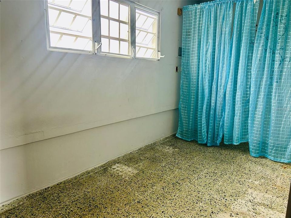 En Venta: $159,000 (4 camas, 3 baños, 1300 Pies cuadrados)