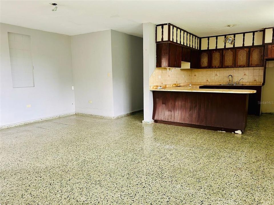 En Venta: $159,000 (4 camas, 3 baños, 1300 Pies cuadrados)