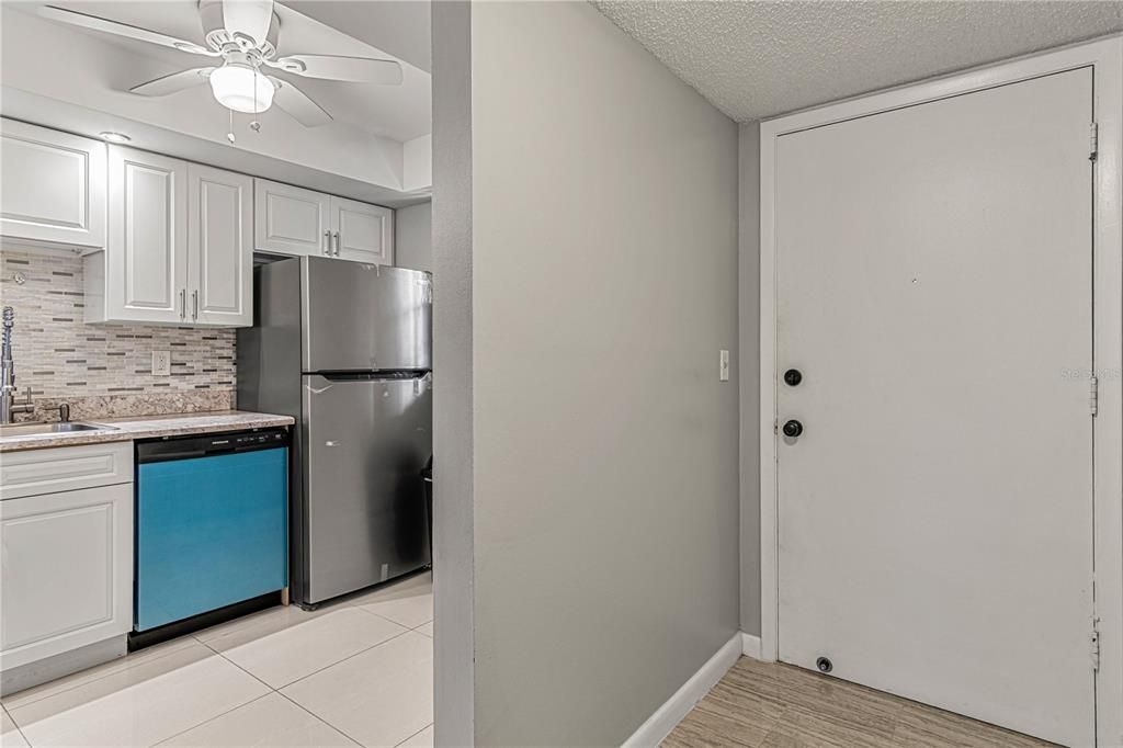 待售: $165,000 (2 贝兹, 2 浴室, 932 平方英尺)