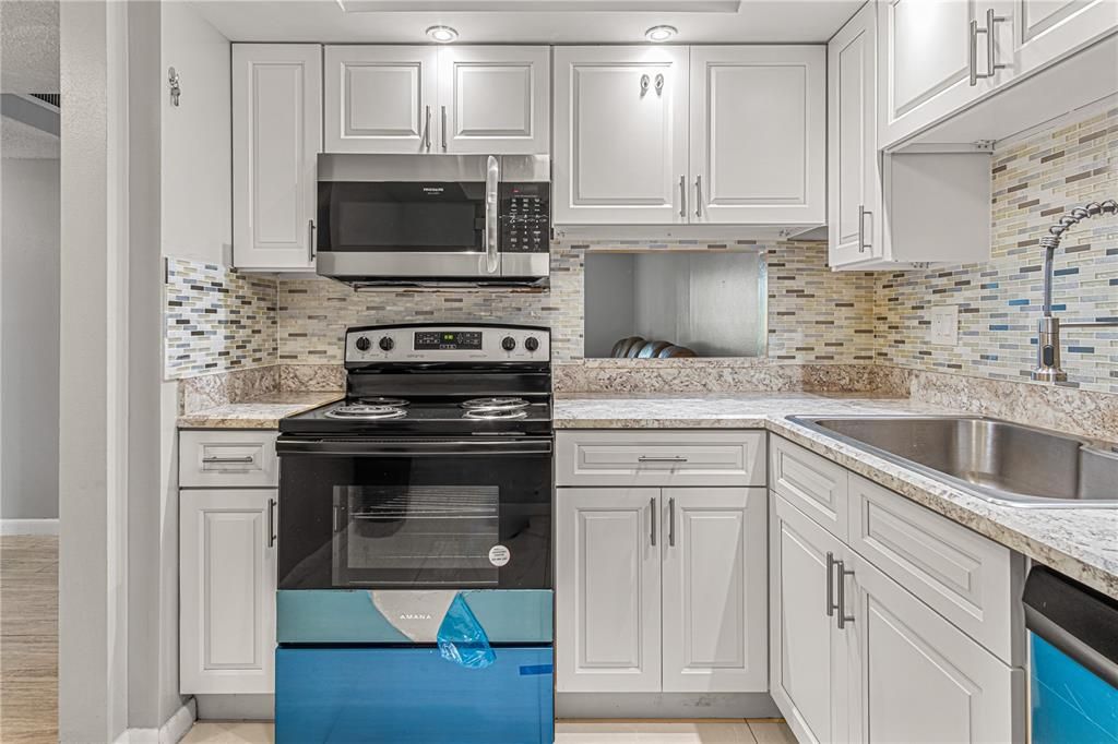 待售: $165,000 (2 贝兹, 2 浴室, 932 平方英尺)