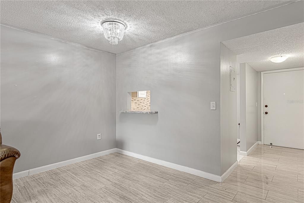 待售: $165,000 (2 贝兹, 2 浴室, 932 平方英尺)