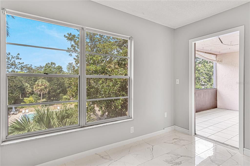 待售: $165,000 (2 贝兹, 2 浴室, 932 平方英尺)