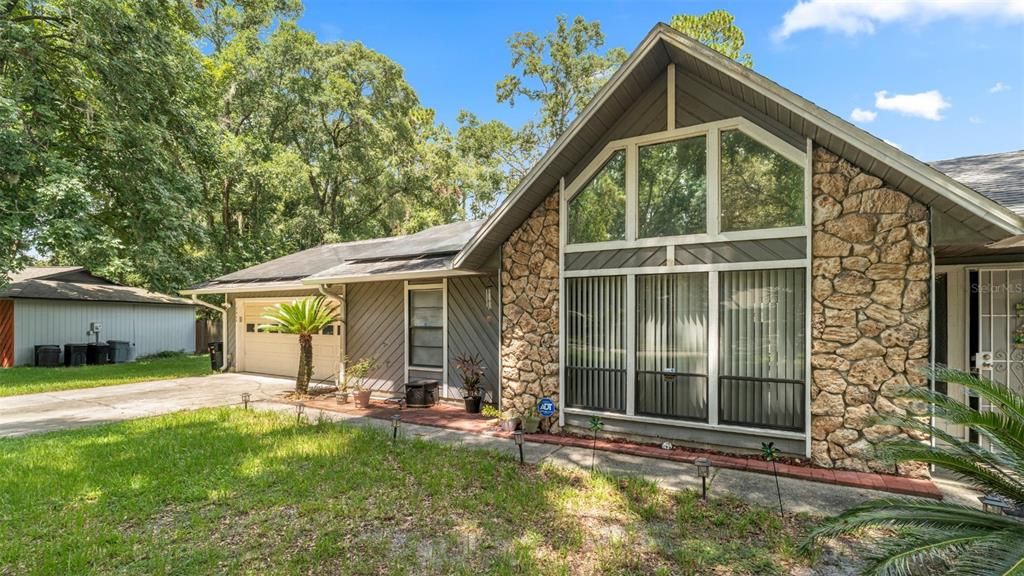 Active With Contract: $325,000 (3 beds, 2 baths, 1586 Square Feet)