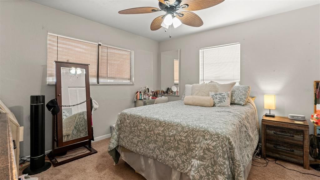 Active With Contract: $325,000 (3 beds, 2 baths, 1586 Square Feet)