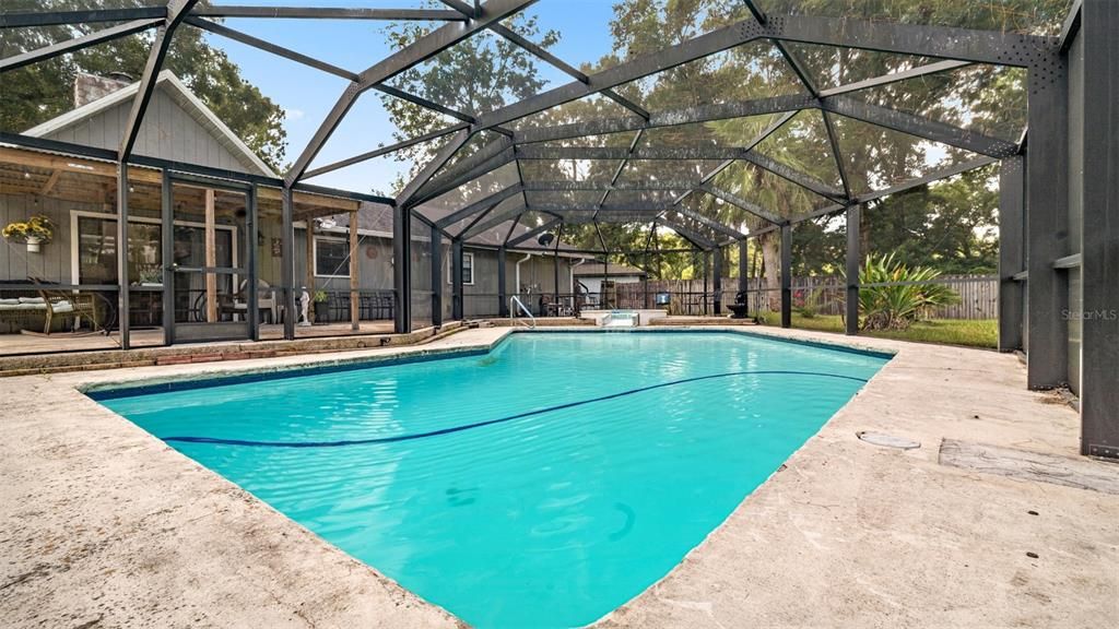 Active With Contract: $325,000 (3 beds, 2 baths, 1586 Square Feet)