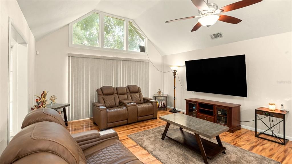 Active With Contract: $325,000 (3 beds, 2 baths, 1586 Square Feet)