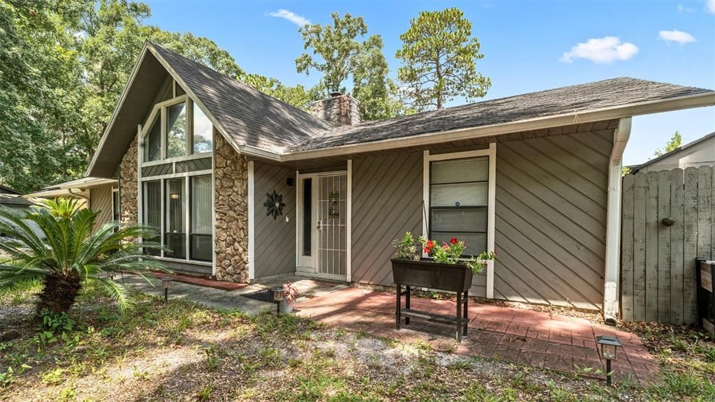 Active With Contract: $325,000 (3 beds, 2 baths, 1586 Square Feet)