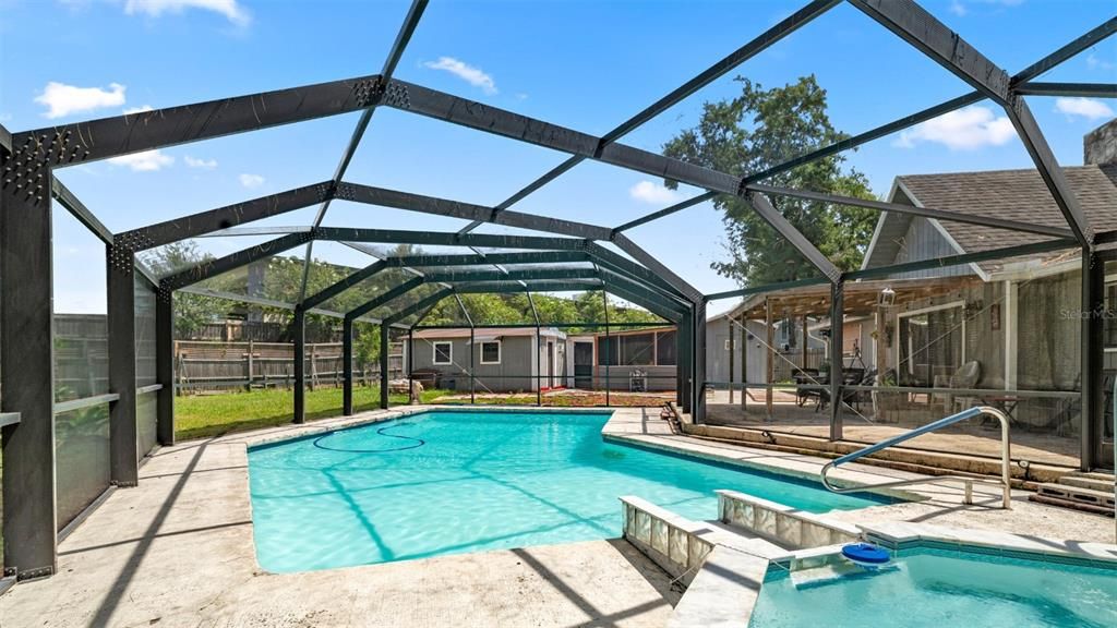 Active With Contract: $325,000 (3 beds, 2 baths, 1586 Square Feet)