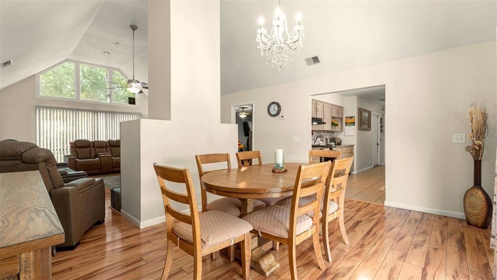 Active With Contract: $325,000 (3 beds, 2 baths, 1586 Square Feet)