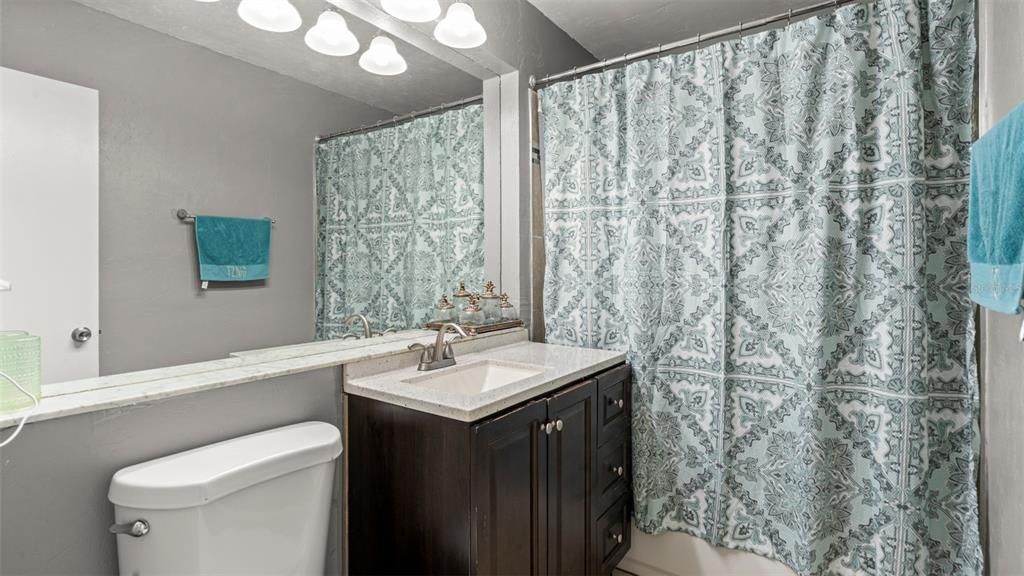 Active With Contract: $325,000 (3 beds, 2 baths, 1586 Square Feet)