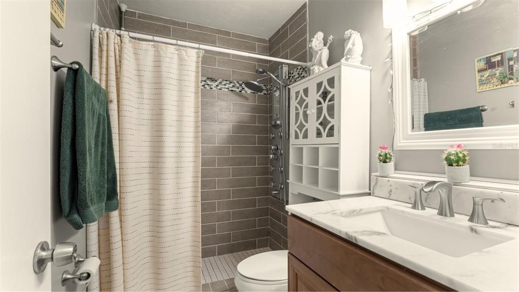 Active With Contract: $325,000 (3 beds, 2 baths, 1586 Square Feet)