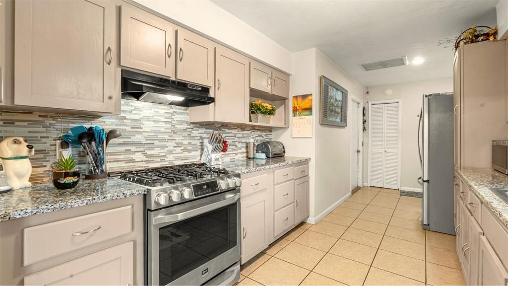 Active With Contract: $325,000 (3 beds, 2 baths, 1586 Square Feet)