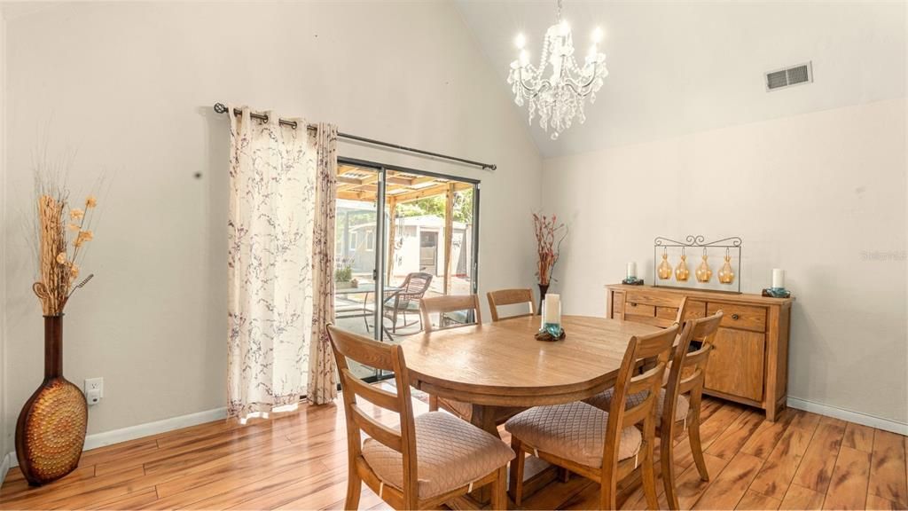 Active With Contract: $325,000 (3 beds, 2 baths, 1586 Square Feet)