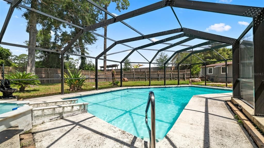 Active With Contract: $325,000 (3 beds, 2 baths, 1586 Square Feet)