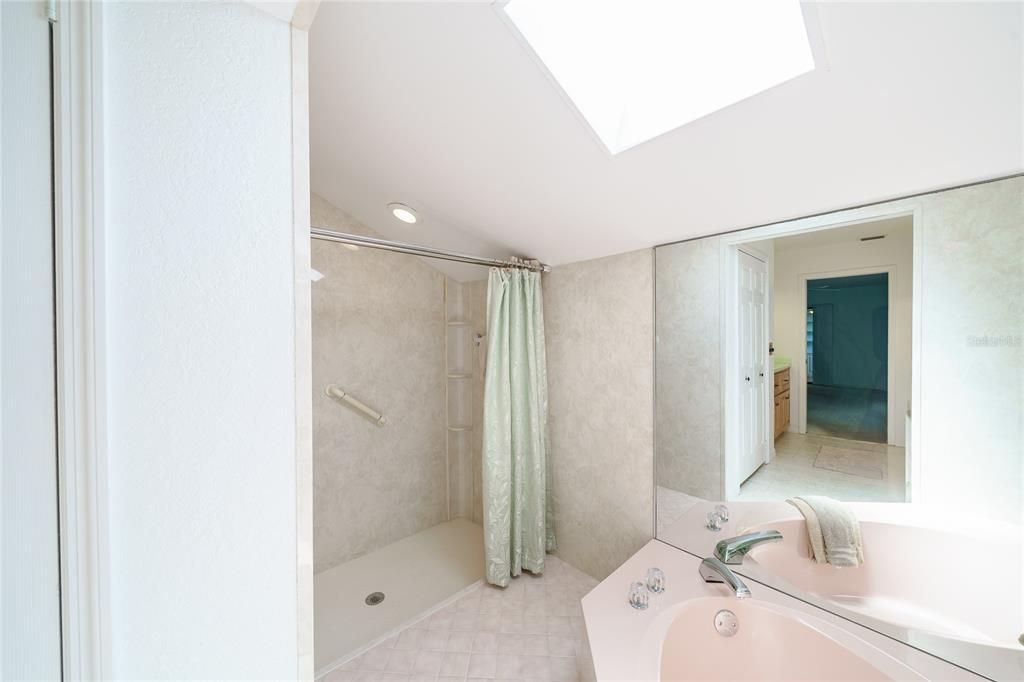 For Sale: $375,000 (3 beds, 2 baths, 2226 Square Feet)